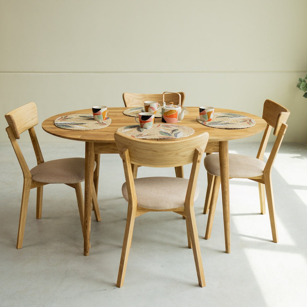 NordicStory Set Escandi massief houten tafel en 4 stoelen Diana