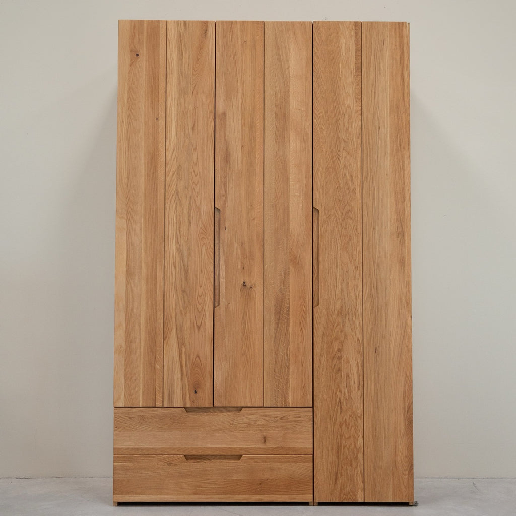 NordicStory Tron massief eiken kast, 135 x 55 x 220 cm.