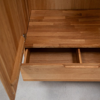 NordicStory Tron massief eiken kast, 135 x 55 x 220 cm.