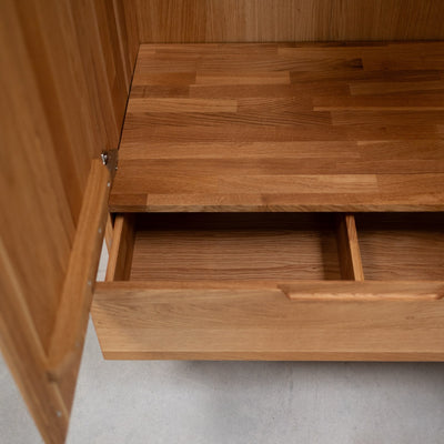 NordicStory Tron massief eiken kast, 135 x 55 x 220 cm.