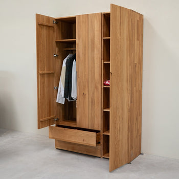 NordicStory Tron massief eiken kast, 135 x 55 x 220 cm.