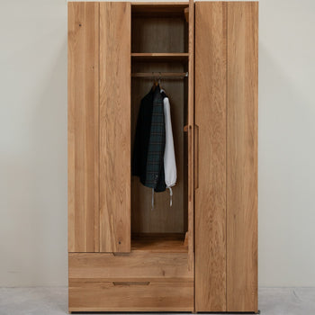 NordicStory Tron massief eiken kast, 135 x 55 x 220 cm.
