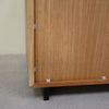 NordicStory Bremen 3 eiken massief houten vitrinekast, 124 x 38 x 134 cm.