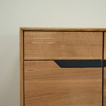 NordicStory Bremen 2 massief eiken dressoir, 135 x 42 x 90 cm.