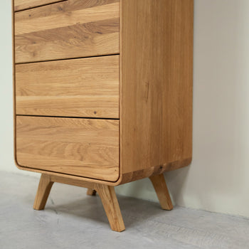 NordicStory ladekast in massief eiken Geneva 1, 50 x 42 x 126 cm.