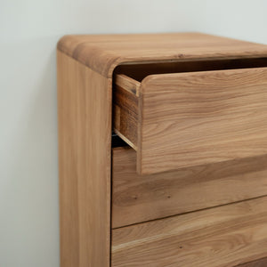 NordicStory ladekast in massief eiken Geneva 1, 50 x 42 x 126 cm.