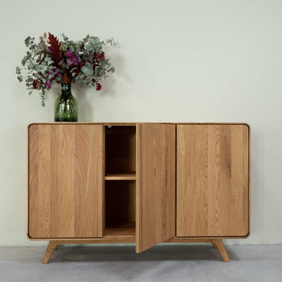 NordicStory Geneva 2 massief eiken dressoir, 134 x 45 x 86 cm.