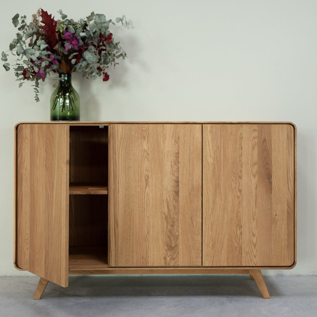 NordicStory Geneva 2 massief eiken dressoir, 134 x 45 x 86 cm.