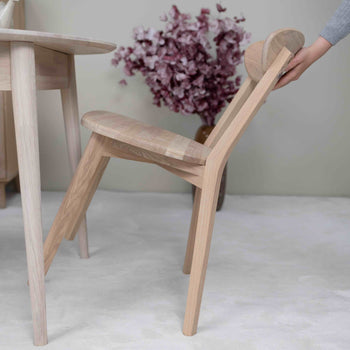 NordicStory Set Escandi 3 massief houten tafel en twee ISKU stoelen