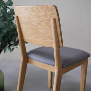 NordicStory Set gestoffeerde massief eiken eetkamerstoelen uit de Mauritz collectie Meubels in Scandinavisch grijze kleur met een modern ontwerp Eiken.