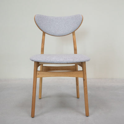 VESKOR Set van 2 of 4 massief eiken eetkamerstoelen Maxwell, bekleed in grijs