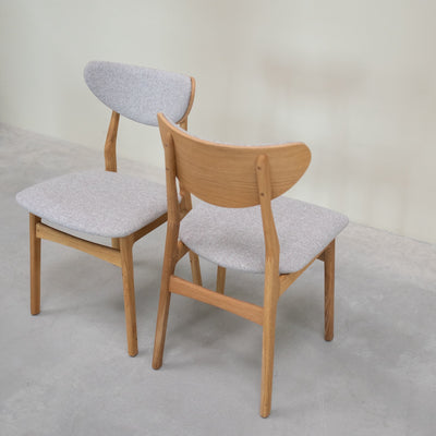 VESKOR Set van 2 of 4 massief eiken eetkamerstoelen Maxwell, bekleed in grijs