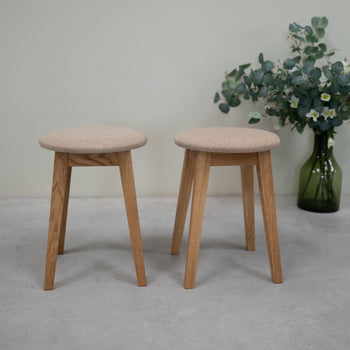 NordicStory Set van 2 of 4 massief houten eetkrukken Diana, bekleding