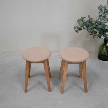 NordicStory Set van 2 of 4 massief houten eetkrukken Diana, bekleding