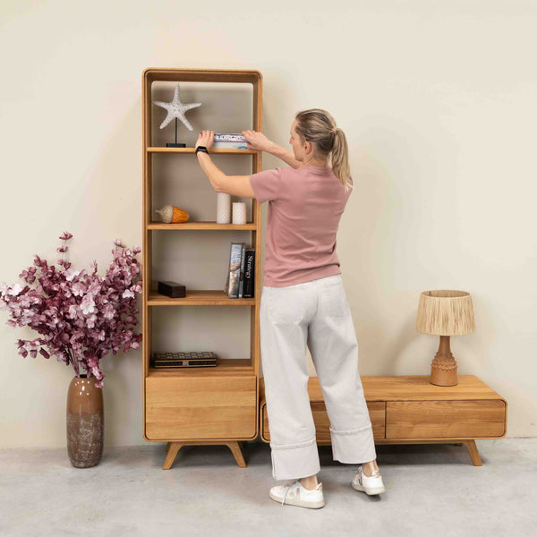 Eiken.Store eiken massief houten vitrinekast