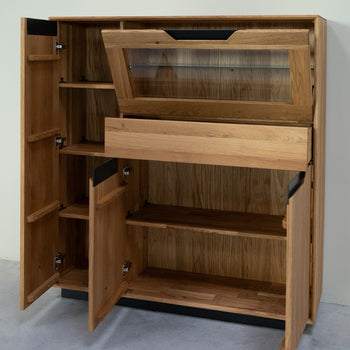 NordicStory Bremen 3 eiken massief houten vitrinekast, 124 x 38 x 134 cm.