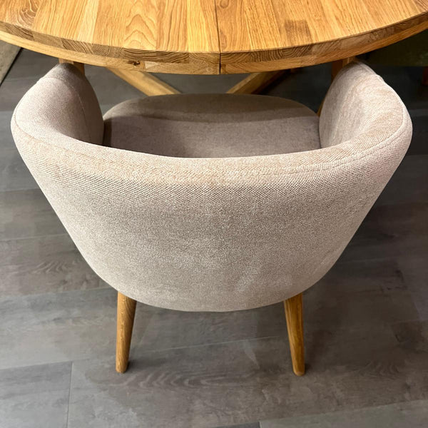 Massief eiken armstoel Ana met bekleding | VESKOR