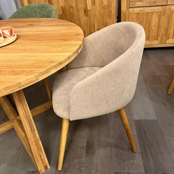Massief eiken armstoel Ana met bekleding | VESKOR