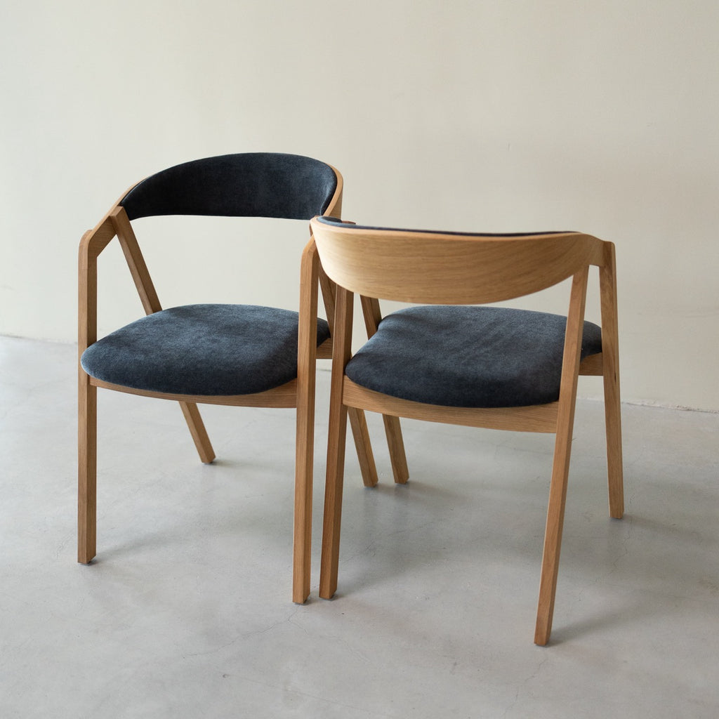 VESKOR Set van 2 of 4 massief eiken eetkamerstoelen Knut, bekleding Beige/Antracietgrijs
