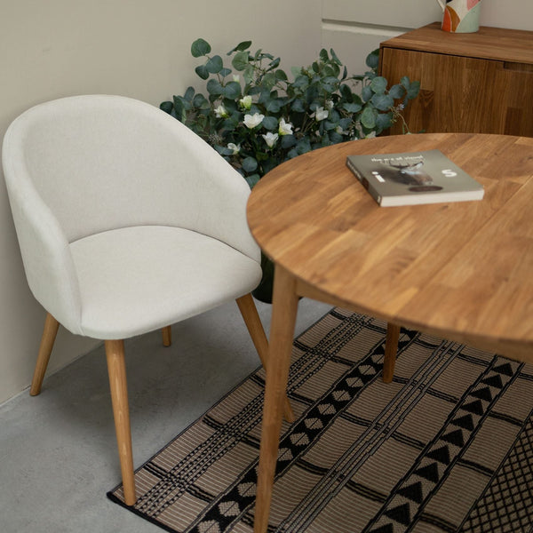 Massief eiken armstoel Ana met bekleding | VESKOR