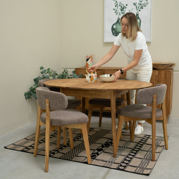Set van 2 of 4 Claus massief eiken eetkamerstoelen, bekleed in grijs of bruin | VESKOR