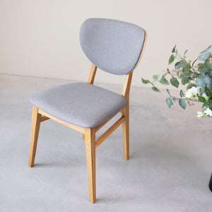 Set van 2 of 4 Nova eetkamerstoelen, frame van massief eiken, bekleding | NordicStory