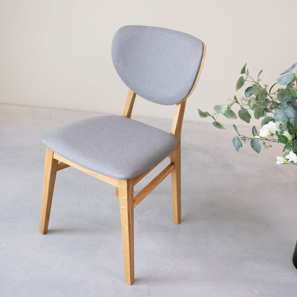 Set van 2 of 4 Nova eetkamerstoelen, frame van massief eiken, bekleding | NordicStory