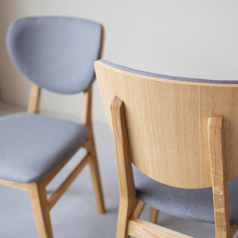 Set van 2 of 4 Nova eetkamerstoelen, frame van massief eiken, bekleding | NordicStory