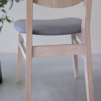 Set van 2 of 4 Nova eetkamerstoelen, massief gebleekt eiken frame | NordicStory