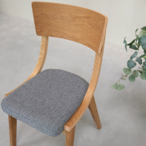 Set van 2 of 4 Lucas massief eiken eetkamerstoelen, bekleed in grijs of beige | VESKOR