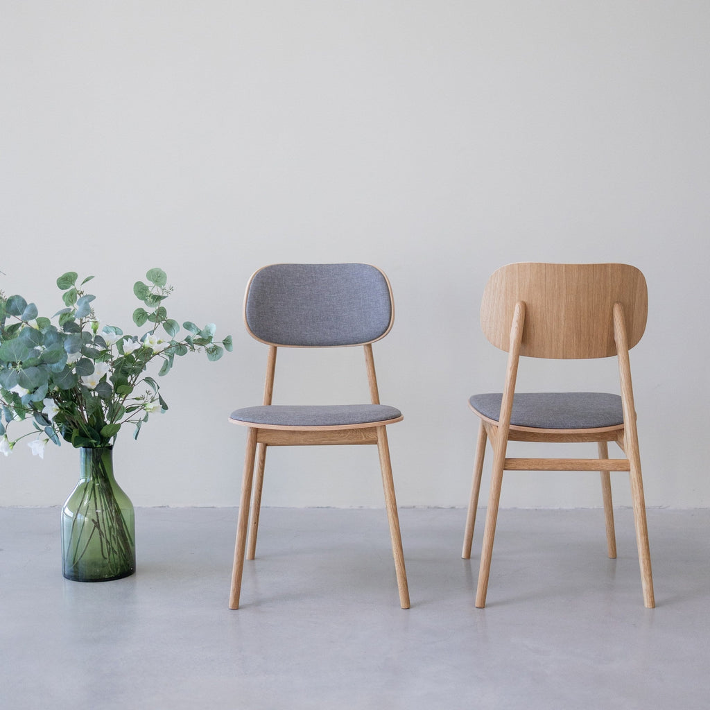 Set van 2 of 4 Varde eetkamerstoelen, frame massief eiken, bekleding | NordicStory
