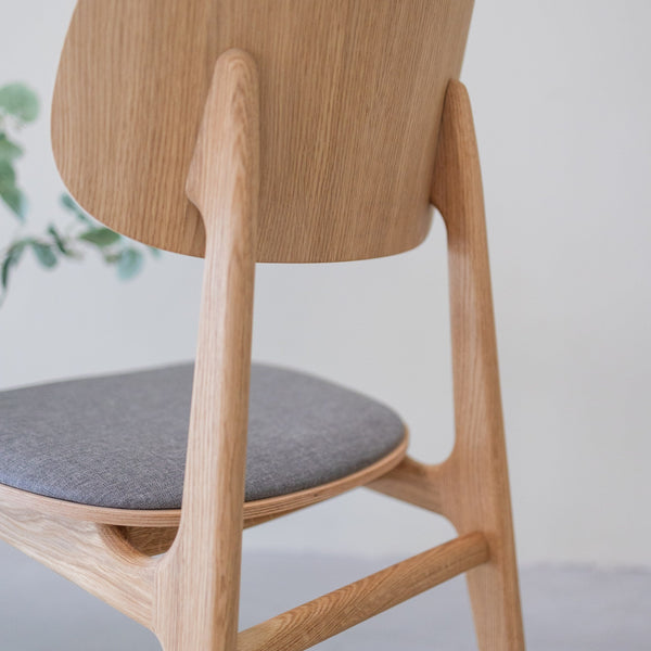 Set van 2 of 4 Varde eetkamerstoelen, frame massief eiken, bekleding | NordicStory