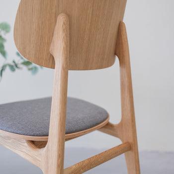 Set van 2 of 4 Varde eetkamerstoelen, frame massief eiken, bekleding | NordicStory