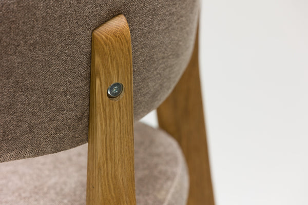 Set van 2 of 4 Claus massief eiken eetkamerstoelen, bekleed in grijs of bruin | VESKOR
