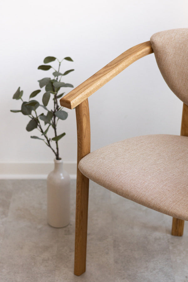 Set van 2 of 4 Alexis eetkamerstoelen, frame van massief eiken, bekleding beige | NordicStory