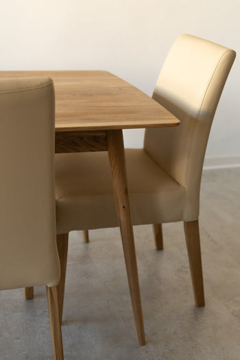 Set van 2 of 4 Malaga eetkamerstoelen, frame van massief eiken, bekleding beige | NordicStory