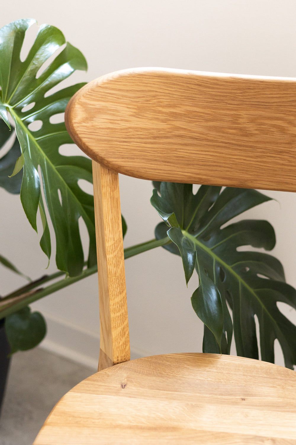 Set van 2 of 4 massief eiken eetkamerstoelen Isku | NordicStory