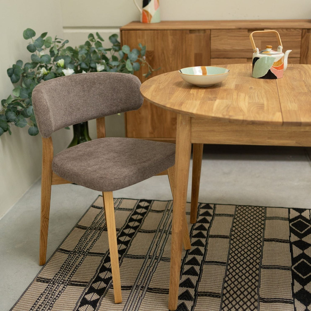 Set van 2 of 4 Claus massief eiken eetkamerstoelen, bekleed in grijs of bruin | VESKOR