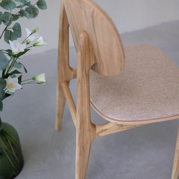 Set van 2 of 4 Varde eetkamerstoelen, frame massief eiken, bekleding | NordicStory