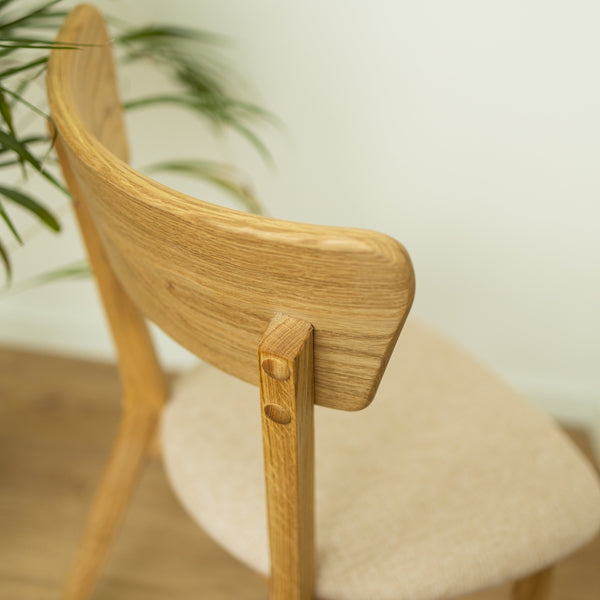 Set van 2 of 4 massief eiken eetkamerstoelen Diana Beige | NordicStory