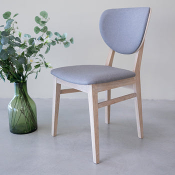 Set van 2 of 4 Nova eetkamerstoelen, massief gebleekt eiken frame | NordicStory
