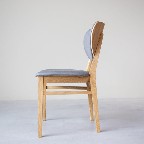Set van 2 of 4 Nova eetkamerstoelen, frame van massief eiken, bekleding | NordicStory
