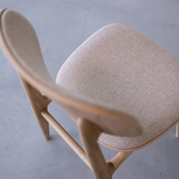 Set van 2 of 4 Varde eetkamerstoelen, frame massief eiken, bekleding | NordicStory