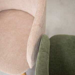 Massief eiken armstoel Ana met bekleding | VESKOR