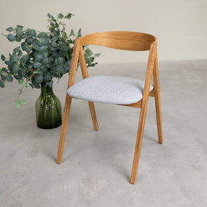 Set van 2 of 4 Oscar massief eiken eetkamerstoelen, gestoffeerd | VESKOR