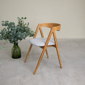 Set van 2 of 4 Oscar massief eiken eetkamerstoelen, gestoffeerd | VESKOR