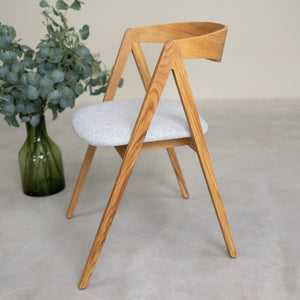 Set van 2 of 4 Oscar massief eiken eetkamerstoelen, gestoffeerd | VESKOR