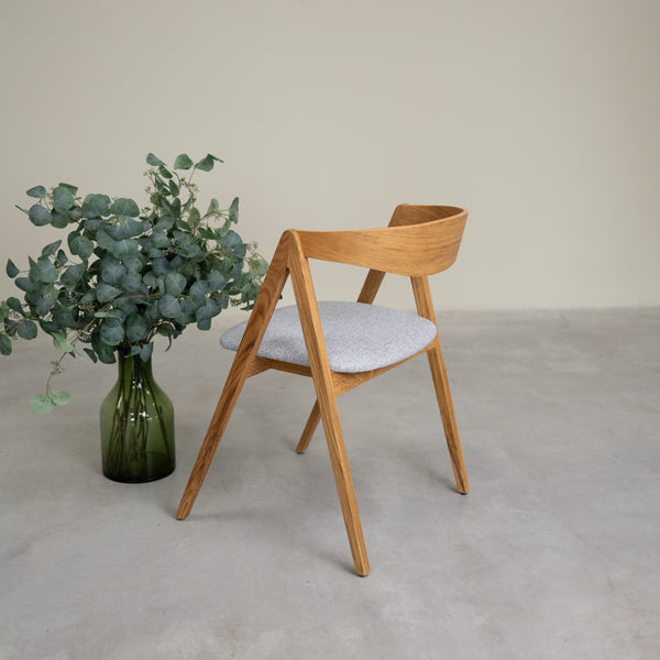 Set van 2 of 4 Oscar massief eiken eetkamerstoelen, gestoffeerd | VESKOR