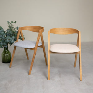 Set van 2 of 4 Oscar massief eiken eetkamerstoelen, gestoffeerd | VESKOR