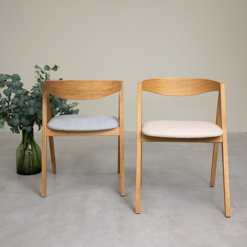 Set van 2 of 4 Oscar massief eiken eetkamerstoelen, gestoffeerd | VESKOR